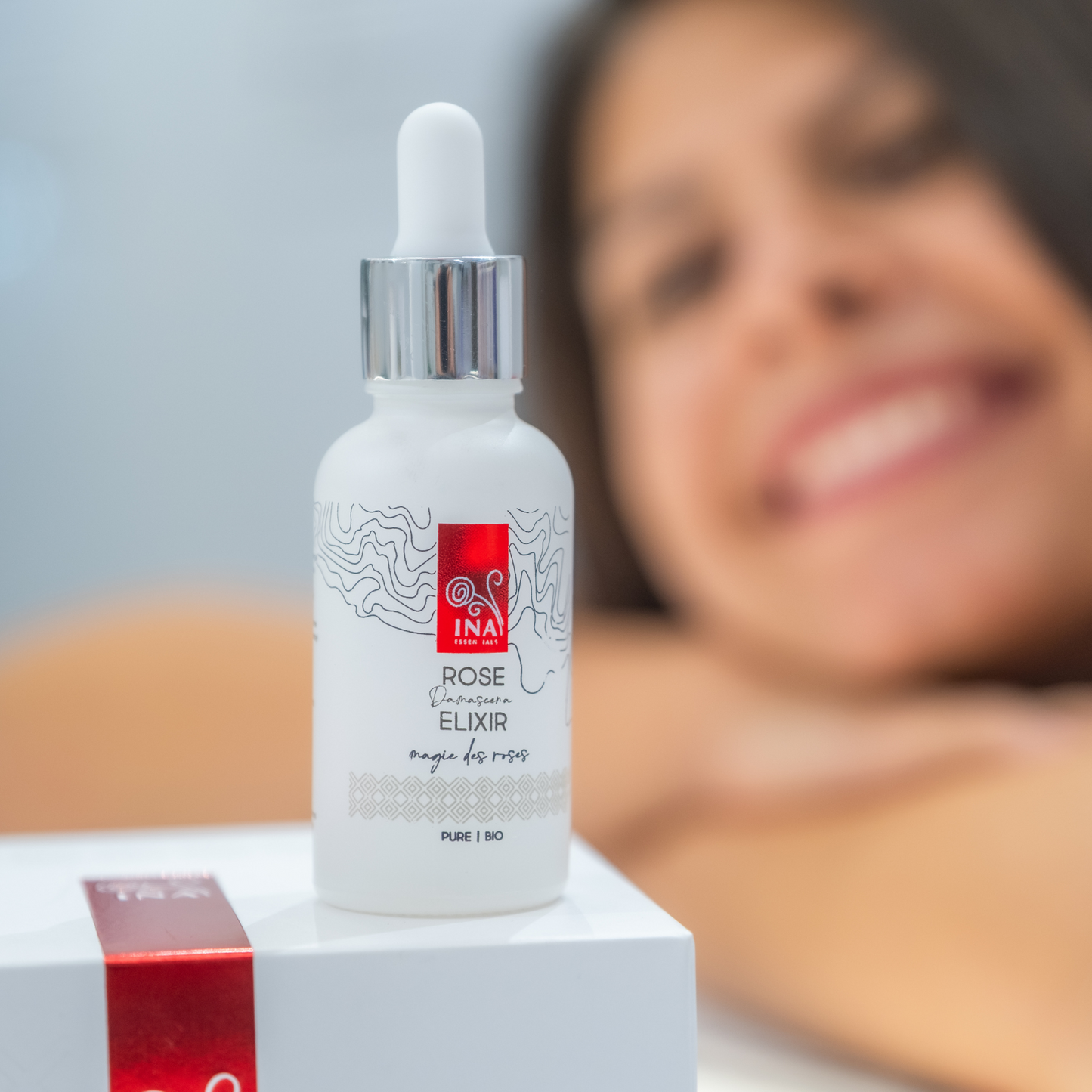 Køb 2 anti-age ansigtsserummer og få 1 aktiv fugtighedscreme gratis