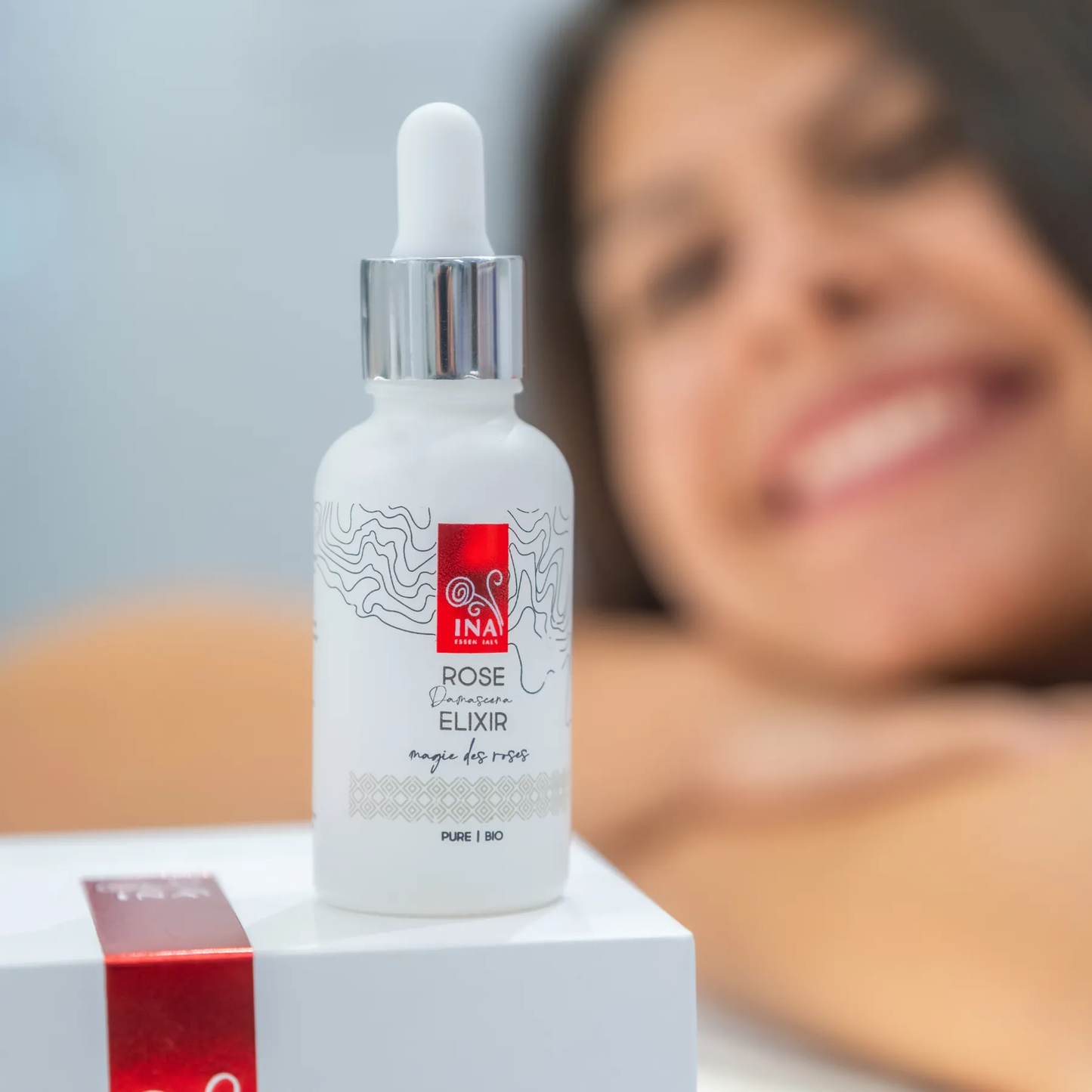Køb 2 anti-age ansigtsserummer og få 1 aktiv fugtighedscreme gratis
