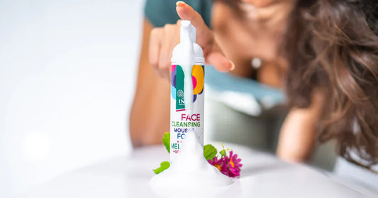 Naturligt Renseansigtsskum med Økologisk Citronmelisse - Daglig pleje uden tørhed