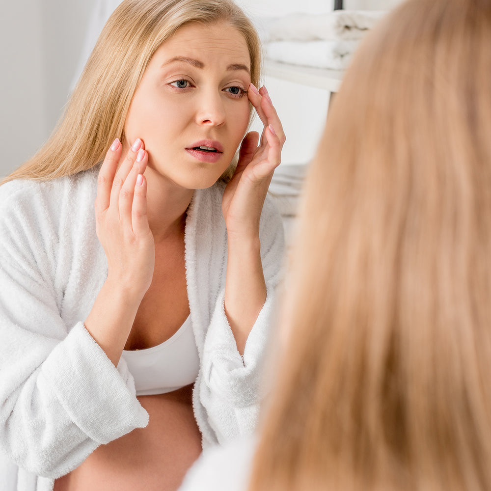 Gravid kvinde og skånsom naturlig pleje til hud med tendens til akne