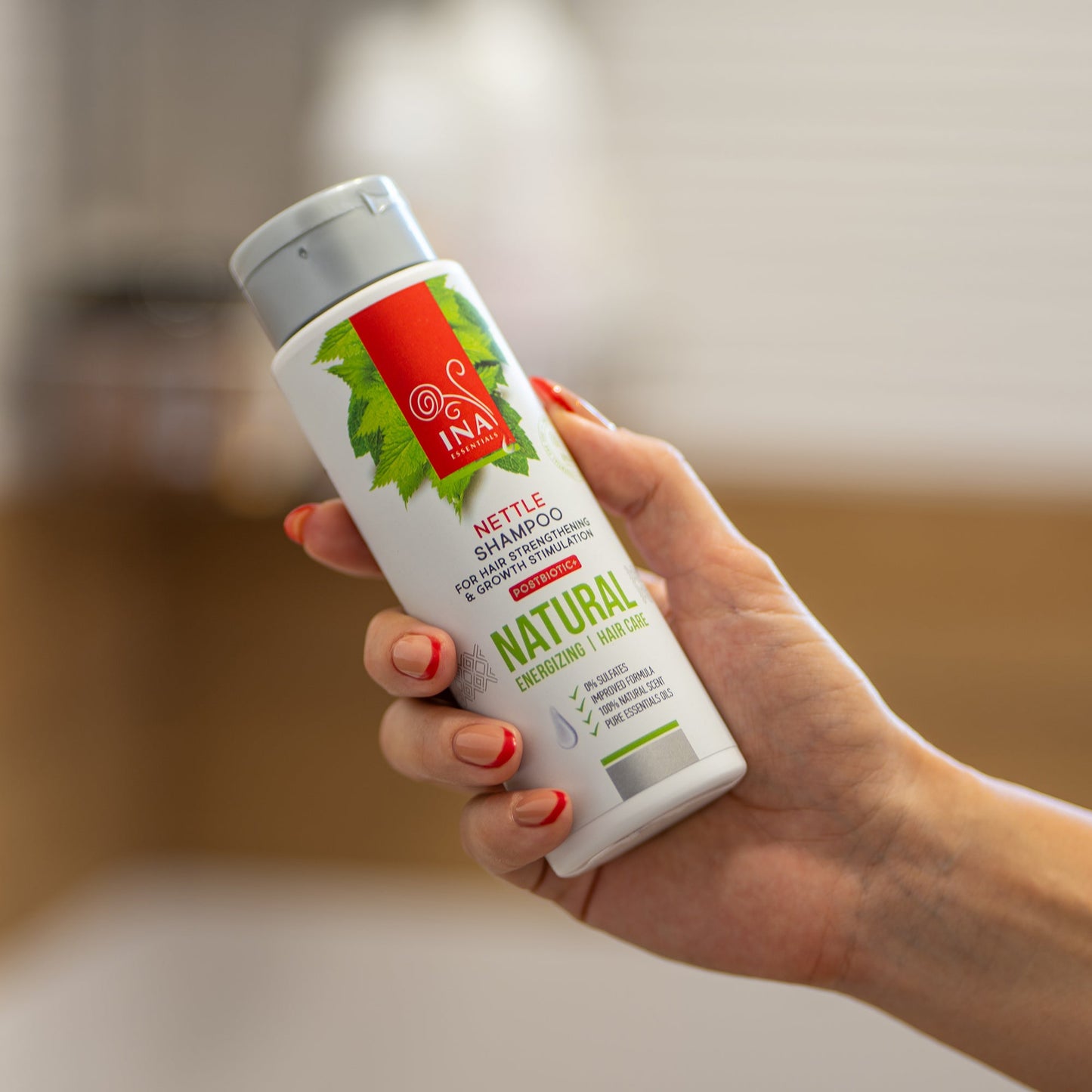 SÆRLIG ADGANG Naturlig Vild Brændenælde Shampoo til Hårtab