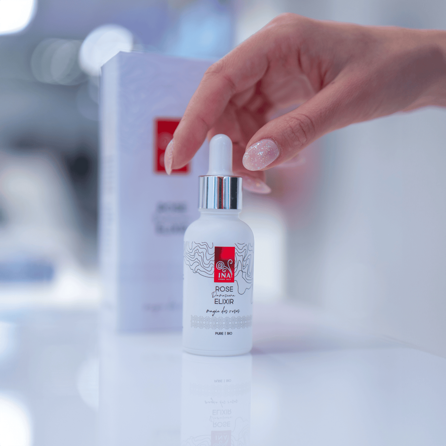 SÆRLIG ADGANG Intensivt anti-aging ansigtsserum med økologisk rosenolie – Rose Elixir