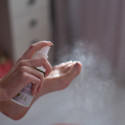 + Gave Økologisk Fyrrenålevand - Hydrolina - Spray til Neglesvamp og ildelugtende fødder